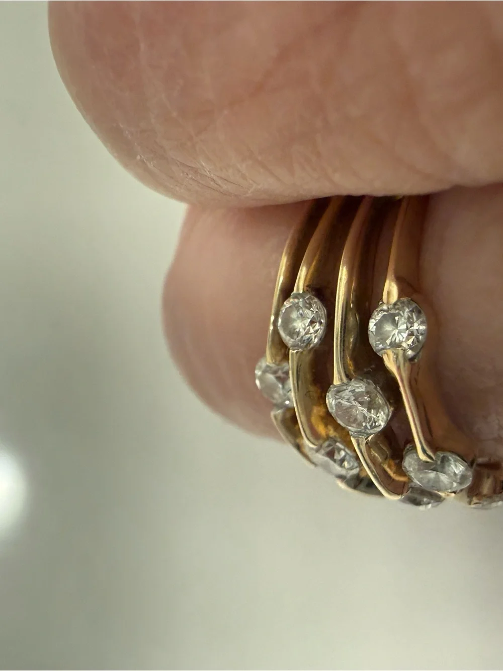14k Gold  Women's Ring size 6  Round diamonds